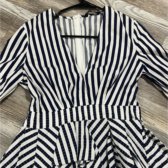 0116 Simplee stripe navy blue ruffle peplum top sz (M) - Picture 4 of 8